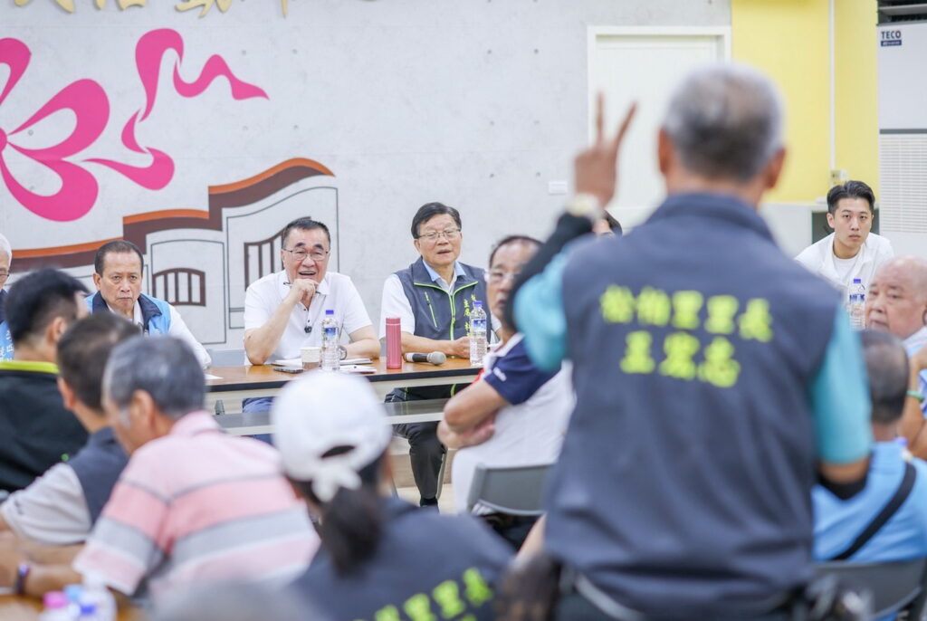 里長是最好夥伴 李四川承諾:當選延續侯友宜29區行動治理座談作施政的重要參考 15 S 103301138 0