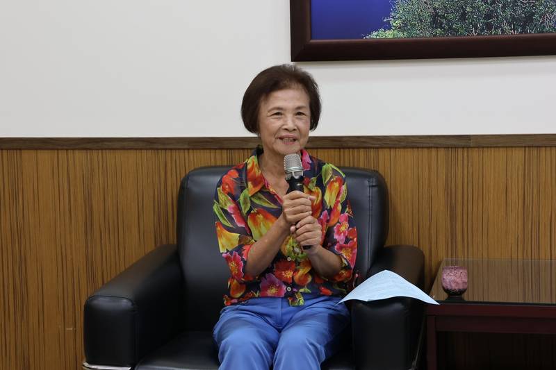堅持一甲子 縣長頒獎表揚大漢之音臺長對客語的貢獻