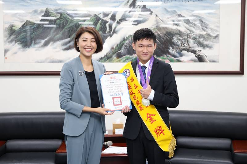 南投學子技冠群倫 許淑華縣長接見嘉勉獲獎師生
