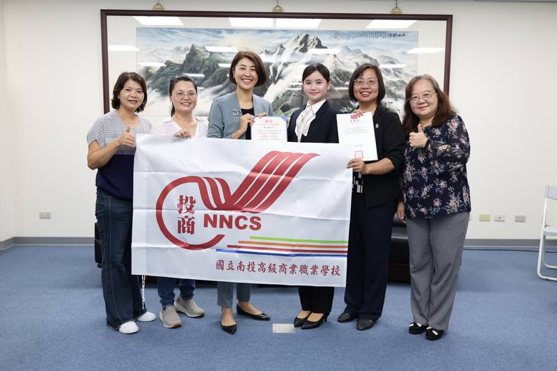 南投學子技冠群倫 許淑華縣長接見嘉勉獲獎師生