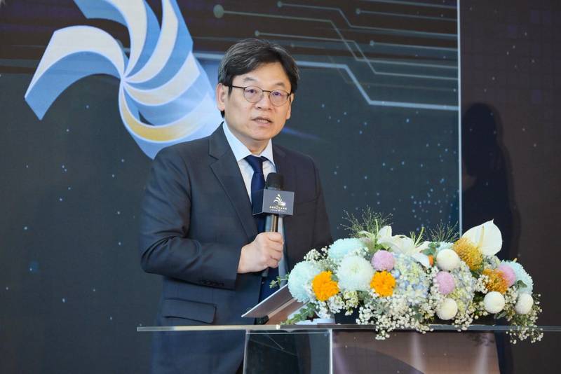 頒發檔案管理金檔獎及金質獎 卓揆:全力推動開放政府與資料治理 真實呈現國家發展歷史軌跡