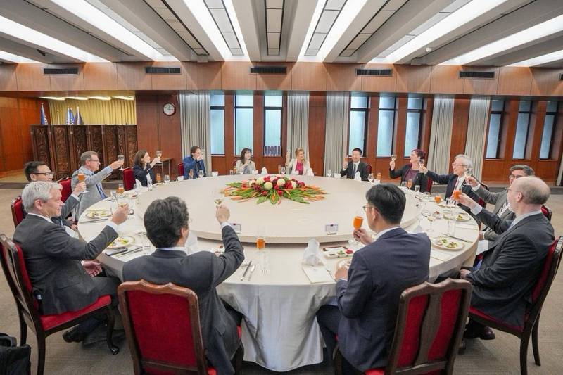 外交部政務次長吳志中午宴歡迎加拿大魁團黨國會議員訪問團