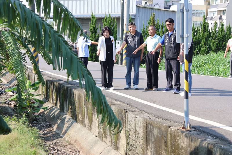 建構安全交通路網 張麗善縣長會勘虎尾鎮雲73-1線路面及側溝改善工程