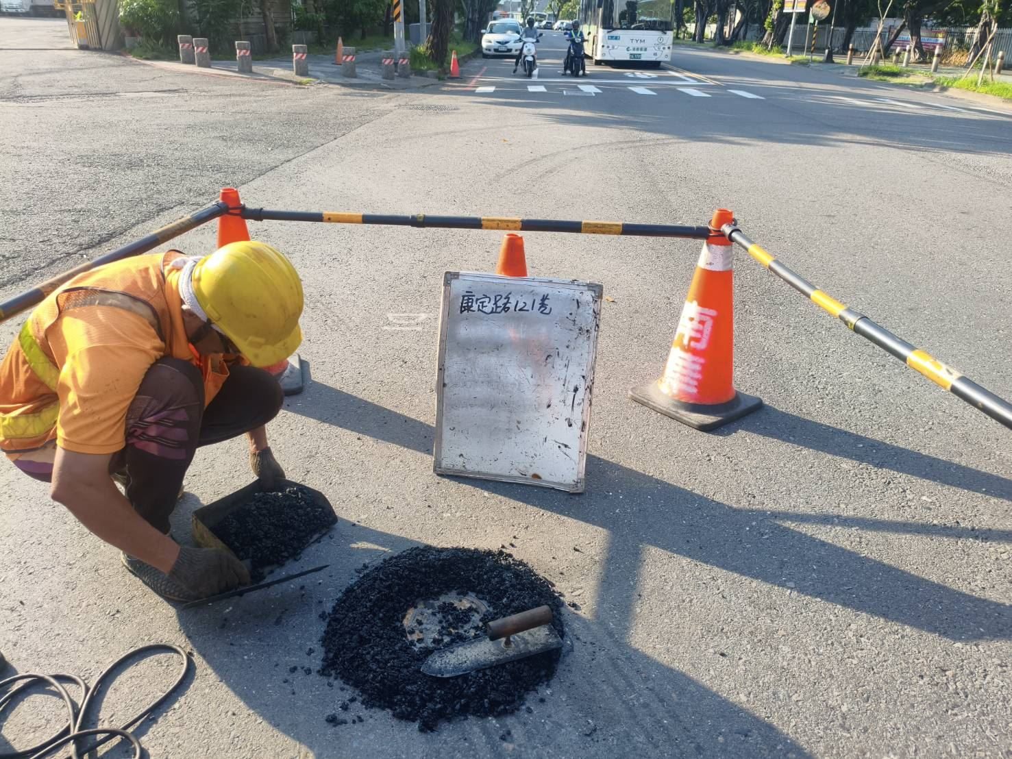 高雄管線單位趁天晴加速巡修 市府要求儘速完成道路復原