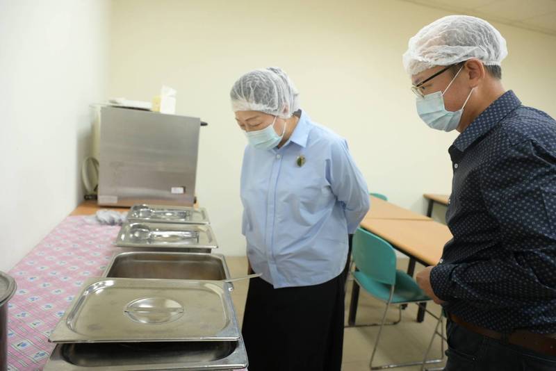 花蓮縣免費營養午餐政策邁入16年將擴大實施 徐榛蔚今至太昌國小關心供應品質