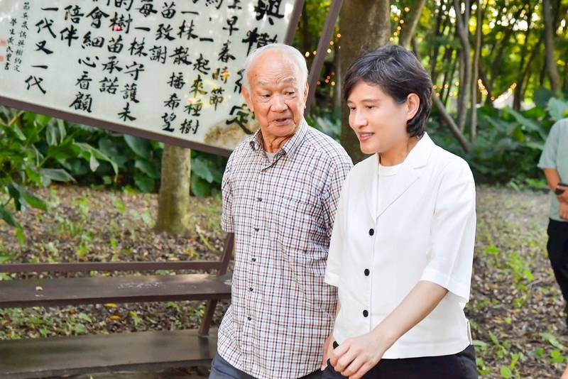 鄭麗君出席「毛柿宴」 推動國土綠蔭列國家級氣候調適計畫
