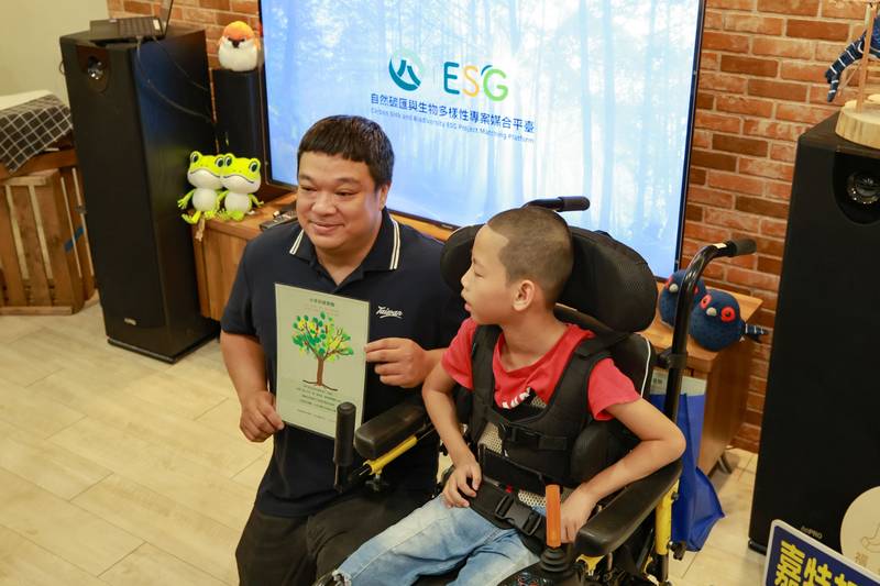 福樟響應ESG專案!阿里山柳杉化身友善課桌椅暖贈嘉義特教生