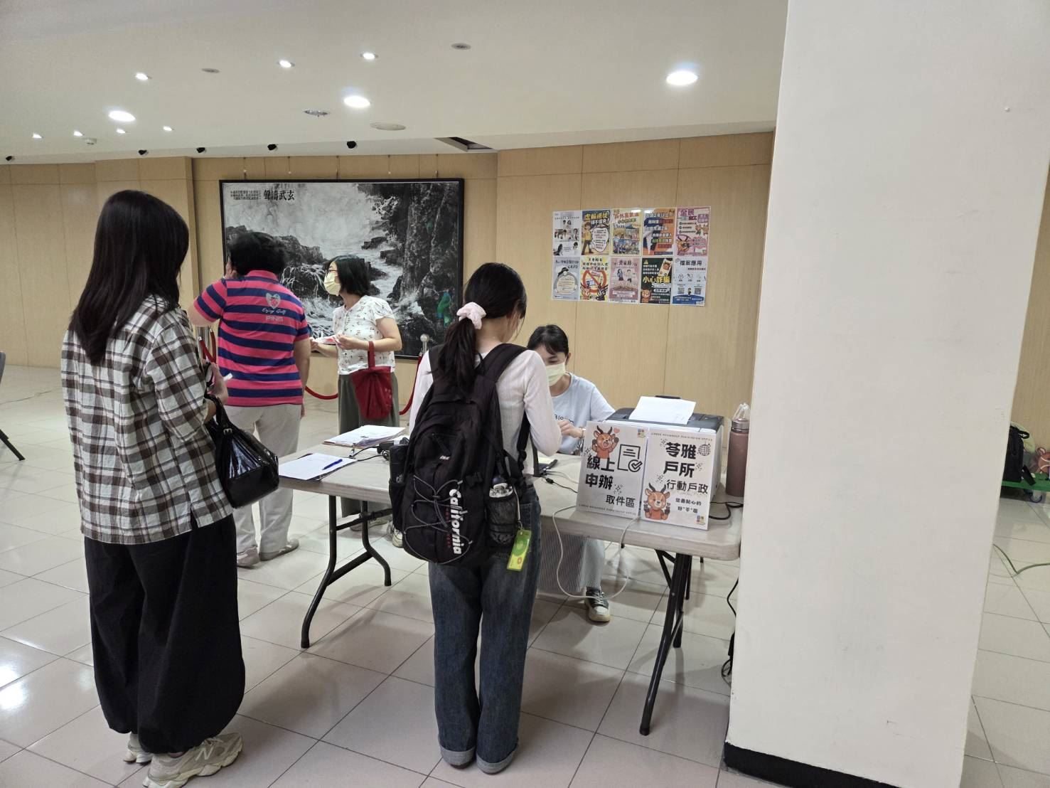 行動戶所出任務！苓雅、前鎮戶政團隊駐點高師大 學子申辦學貸免奔波
