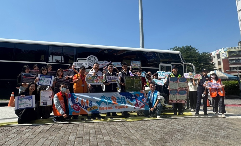 ▲圖說:中市交通警察大隊攜手第四分局、交通局及臺中區監理所,前進嶺東科大辦理交通安全、反詐騙及婦幼安全宣導 (圖/台中市政府 提供)