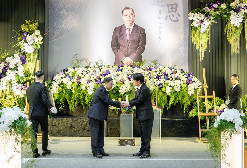 總統頒贈褒揚令　表彰黃崇仁董事長對國家社會的重大貢獻