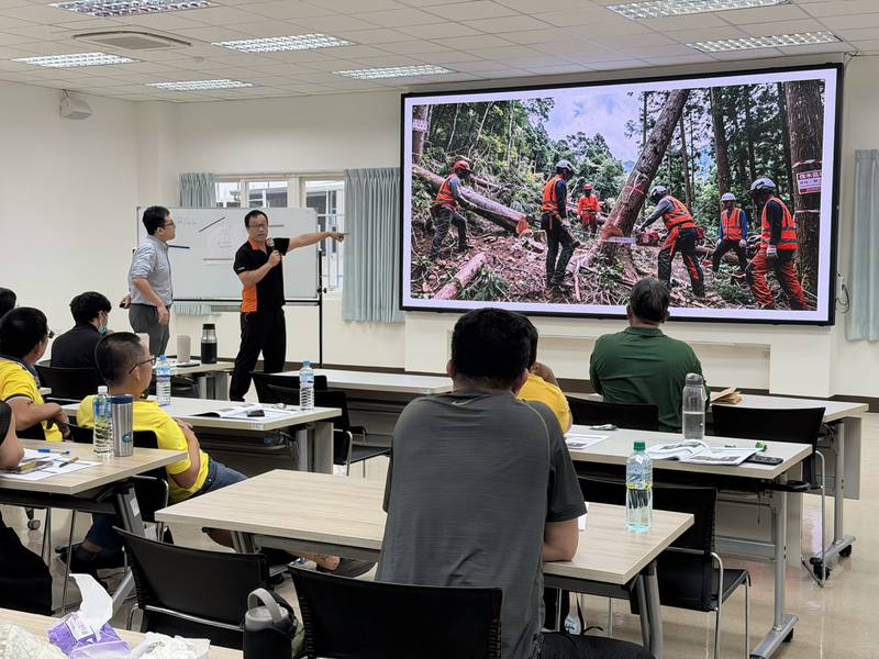 落實職場安全衛生 林業保育署屏東分署辦理林業技術人員職能訓練