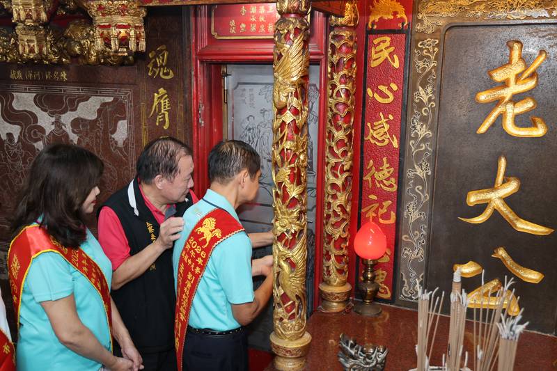 邱佩琳出席關龕門與手爐交接 感謝宗親會攜手傳承在地民俗傳統