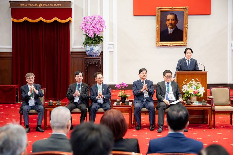 總統接見亞洲地區臺灣同鄉會訪團 盼將更多經驗與資源帶到臺灣 讓臺灣繼續走向世界