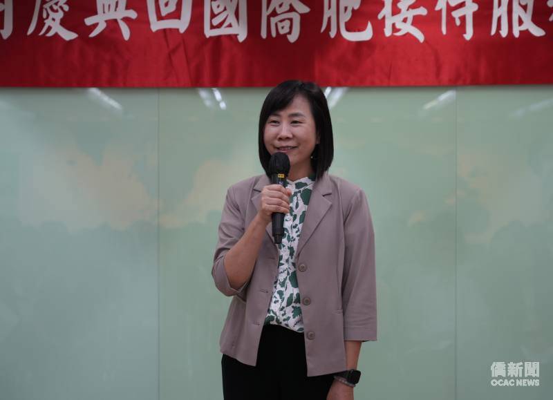 百位僑生接待回國僑胞慶雙十 榮幼娥盼僑生拉近與海外僑民距離