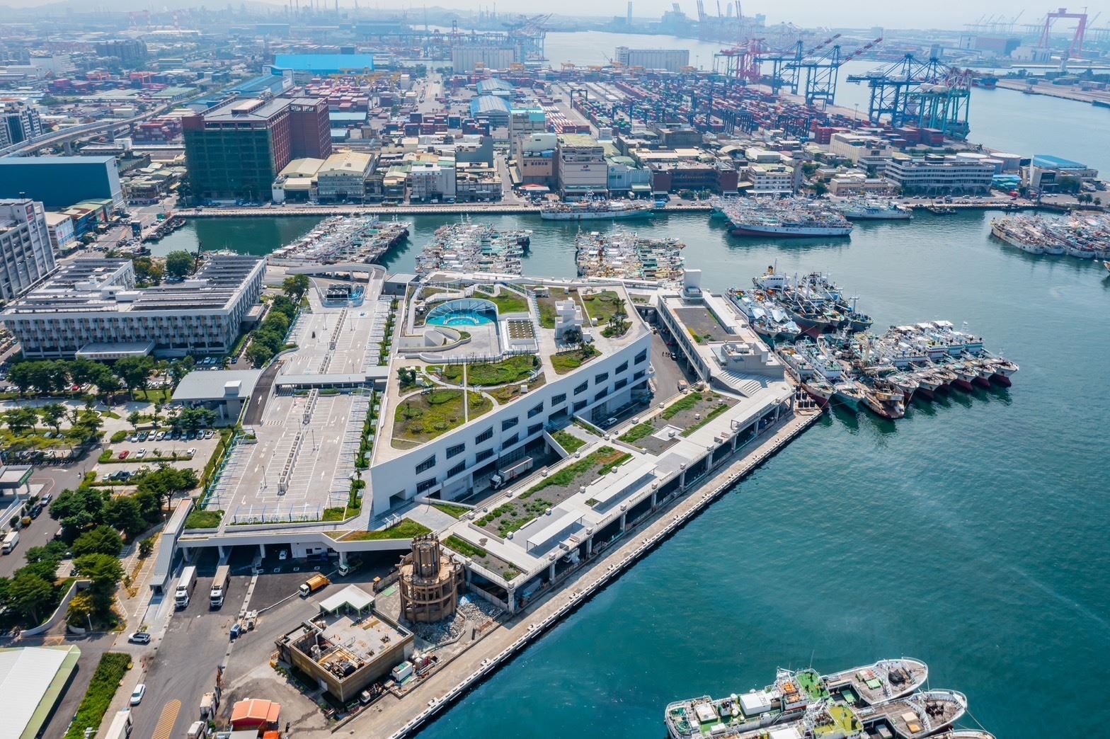 高雄成功爭取前鎮漁港多項優惠措施 照顧漁工住宿權益 加速攤商進駐誘因