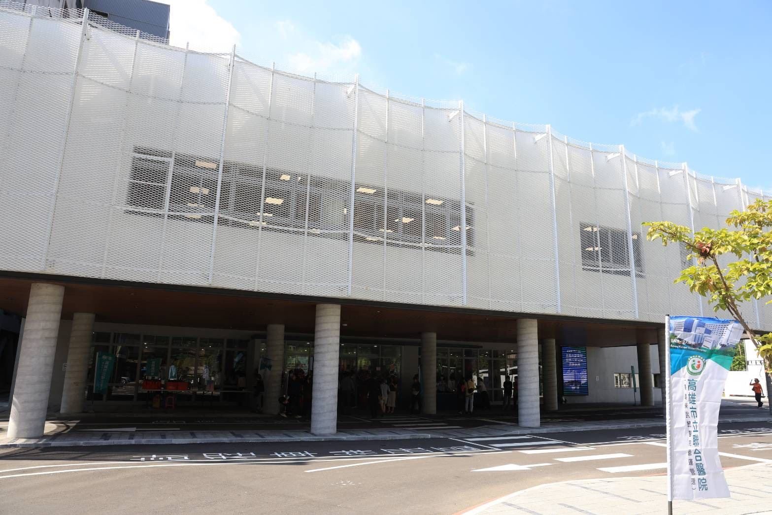 市立聯合醫院北側大廳啟用 新增近千坪空間 陳其邁:持續提升醫療服務 打造全齡友善醫療環境