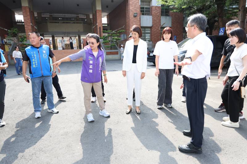 許縣長會勘竹山鎮、水里鄉3所國小活動中心 核定718萬1,384元改善冷氣設備