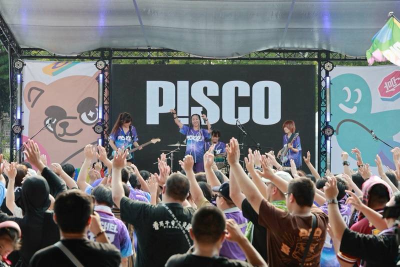 交通安全月機車健檢破99萬台；零違規活動逾145萬人報名。公路局呼籲把握報名機會，共同向「零違規」目標邁進