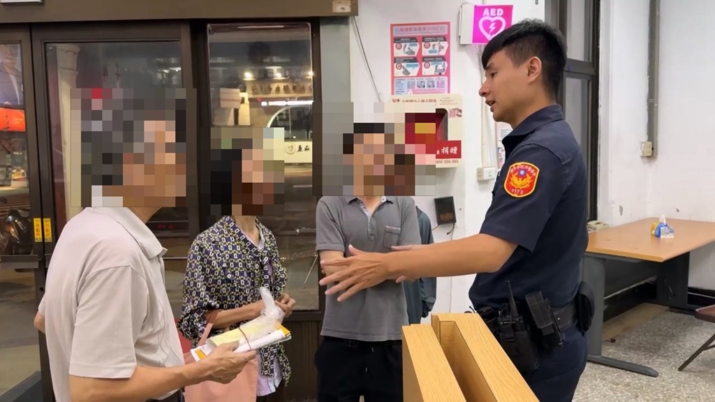 ▲圖說:70歲失智症邱男載著妻子看診後,卻獨自開車迷路街頭,幸好警方在一個小時後找到邱男 (圖/台中市政府 提供)