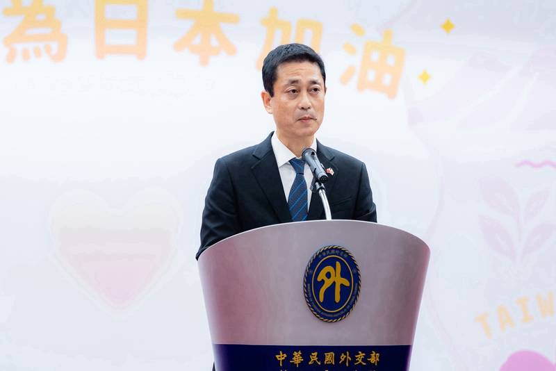 外交部長林佳龍主持「日本熊本地震民間賑災捐款儀式」，傳遞台灣愛心為日本加油