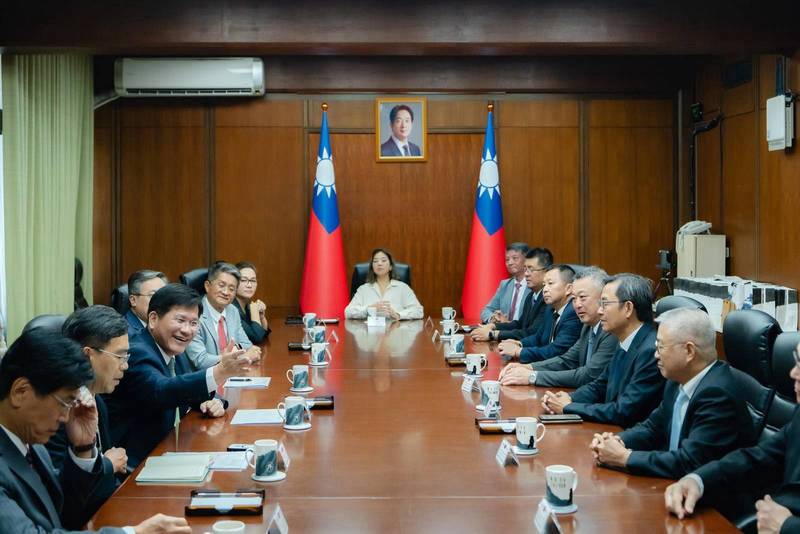外交部長林佳龍歡迎「第31屆中南美洲台灣商會聯合總會回國訪問團」