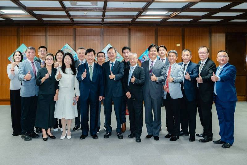 外交部長林佳龍歡迎「第31屆中南美洲台灣商會聯合總會回國訪問團」