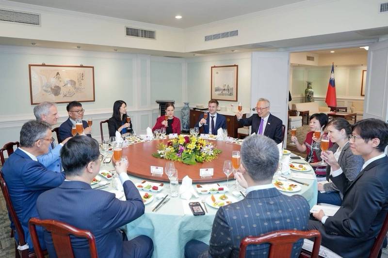 外交部政務次長吳志中款宴德國國會外交委員會議員齊舍偉特