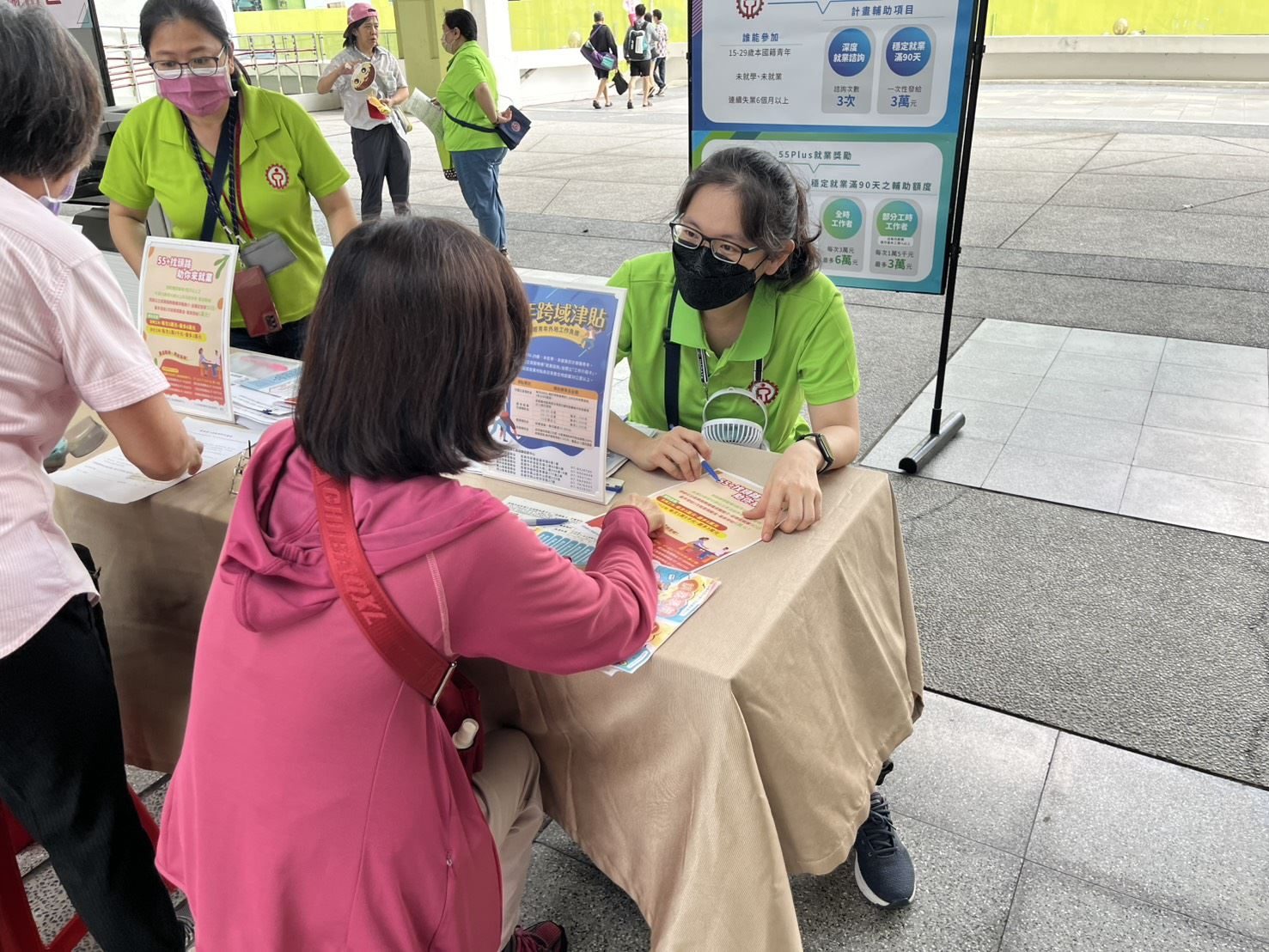 薪向未來!9/19苓雅運動中心中大型徵才逾千職缺,勞工局助您一次到位