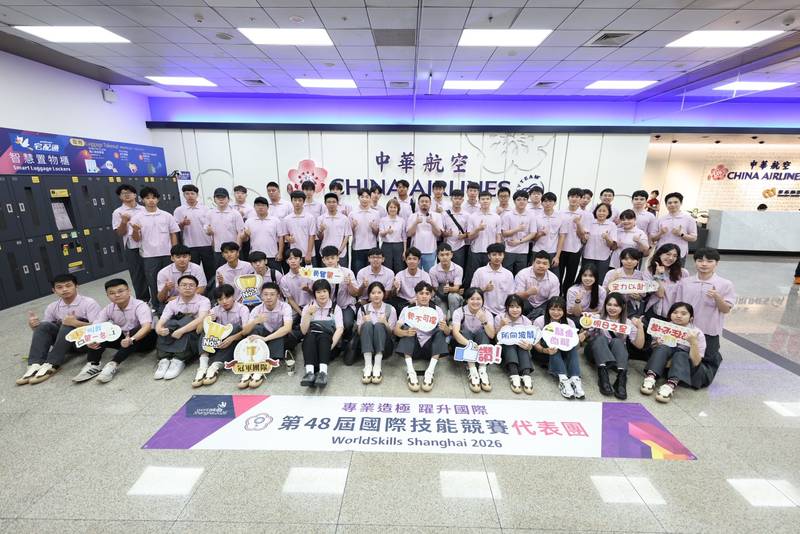 第48屆國際技能競賽我國代表團啟程　勞動部部長洪申翰親赴機場為國手打氣