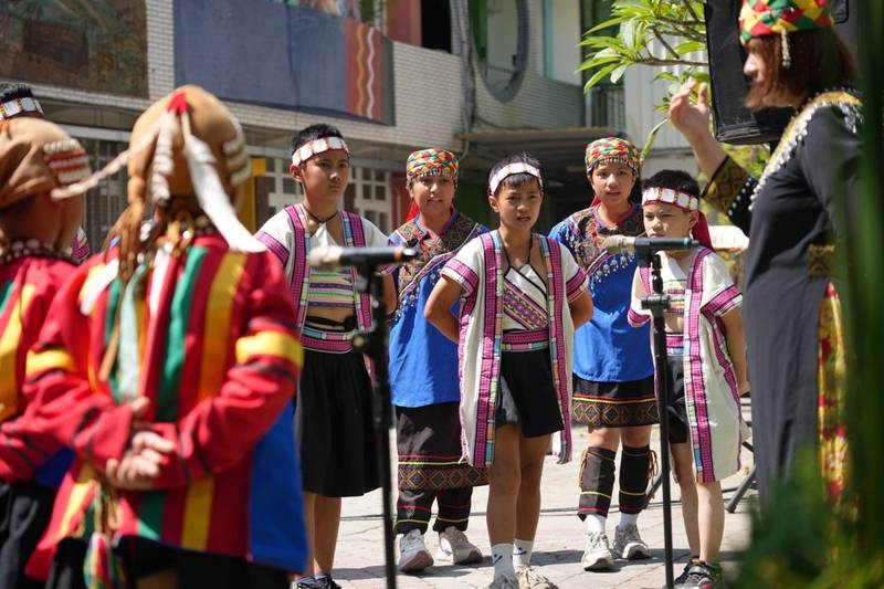 原住民族委員會曾智勇Ljaucu·Zingrur主委出席全國首所原住民族小學揭牌儀式暨新生入學
