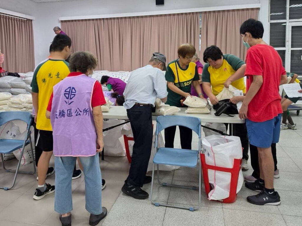 中秋送暖傳溫情 板橋公所發放愛心米關懷近萬戶弱勢家庭 42 0919004 2