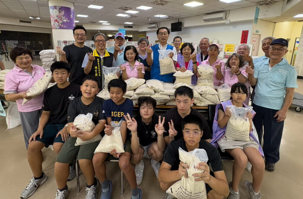 中秋送暖傳溫情 板橋公所發放愛心米關懷近萬戶弱勢家庭 43 0919004 3