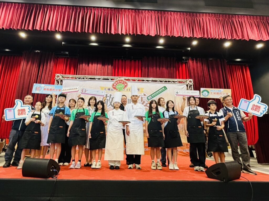 宏國德霖攜六校學生親手辦桌謝師恩! 大手牽小手端出22道料理暖迎教師節 36 S 53444775