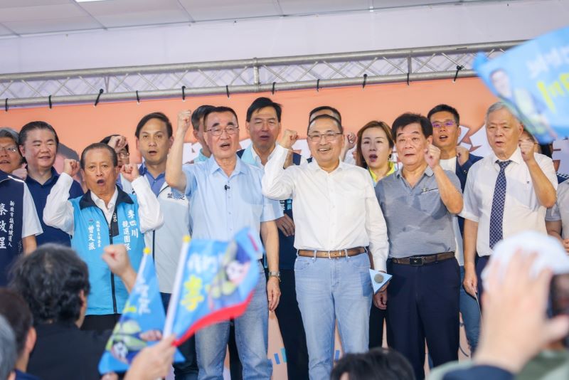 《圖說》李四川宣布由侯友宜擔任競總主委，現場歡呼聲此起彼落。〈李競辦提供〉