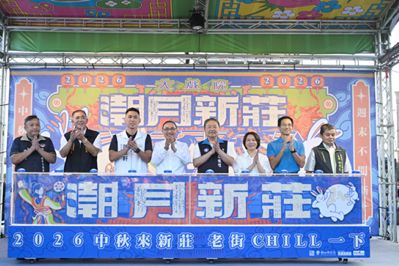 潮月新莊老街玩出中秋新滋味 侯:打造城市品牌 9 《圖說》「2026潮月新莊」今日在新莊老街與新月廣場熱鬧開幕,侯友宜市長與市民共度中秋。〈經發局提供〉