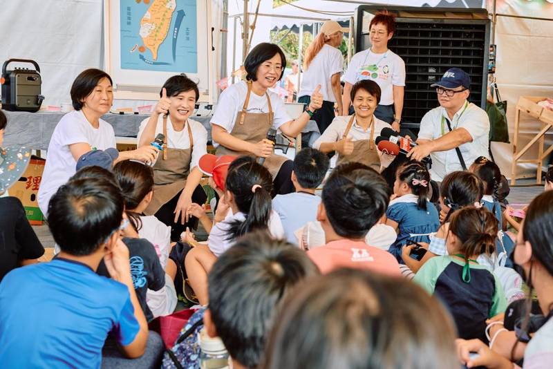 「客庄市場好好玩」首次登凱道 細人仔用客語買菜玩出客家味