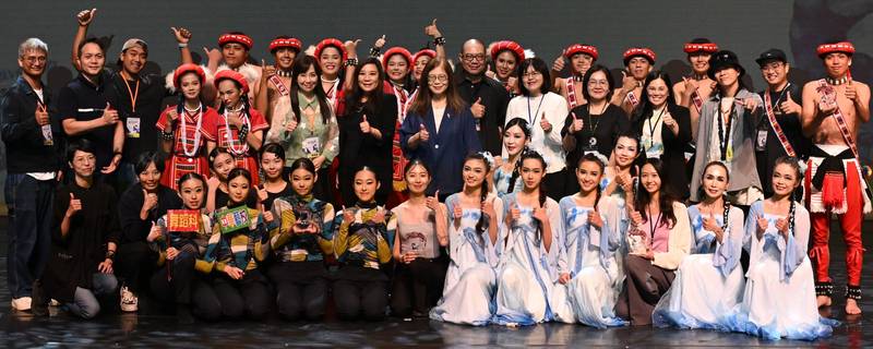 海洋舞蹈競賽18組頂尖團隊決賽角逐「潮湧金獎」管碧玲:4年7.5億 讓海洋作為創作靈魂