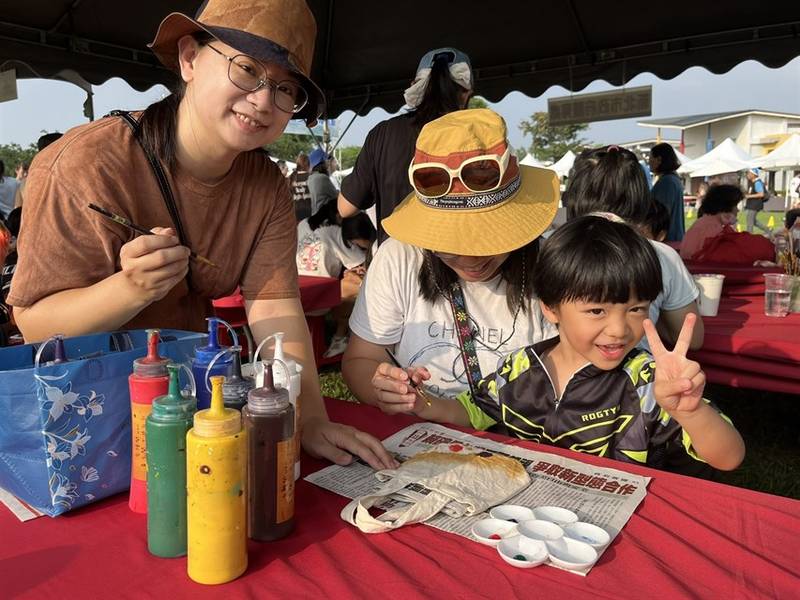 環騎5COOL大會師熱力全開! 400位騎5庫享5雞 明日波力見面會 滑步車賽趣登場