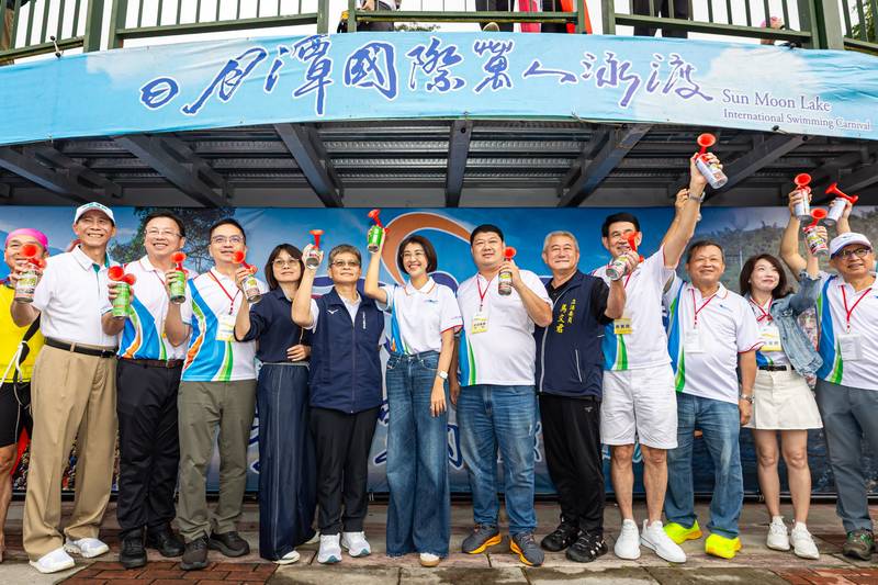 2026年日月潭國際萬人泳渡盛大登場 2萬1700人挑戰 「實名制雙晶片」安全再升級