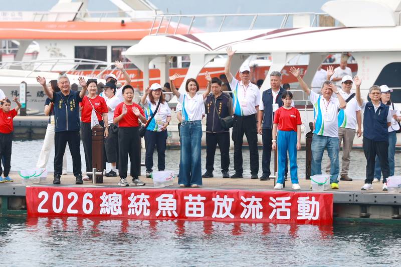 2026年日月潭國際萬人泳渡盛大登場 2萬1700人挑戰 「實名制雙晶片」安全再升級