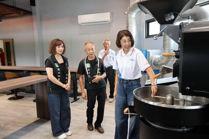 國姓鄉農會「北港溪農創工場」開幕 許縣長期許成為觀光農業發展的火車頭