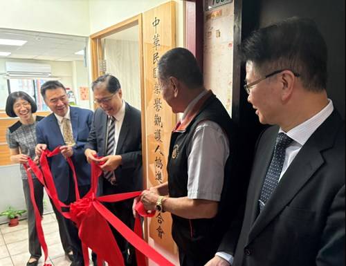 鄭部長出席榮譽觀護人聯合會辦公室揭牌儀式,勉勵榮觀、更保、地檢署攜手提升溫暖有感的司法保護量能