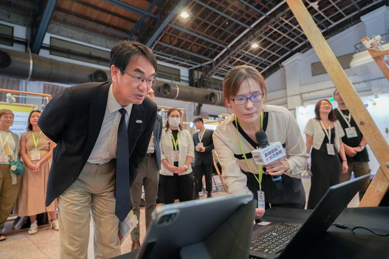 數發部發布《NGO/NPO數據轉型手冊》 攜手產官民打造AI驅動公共服務