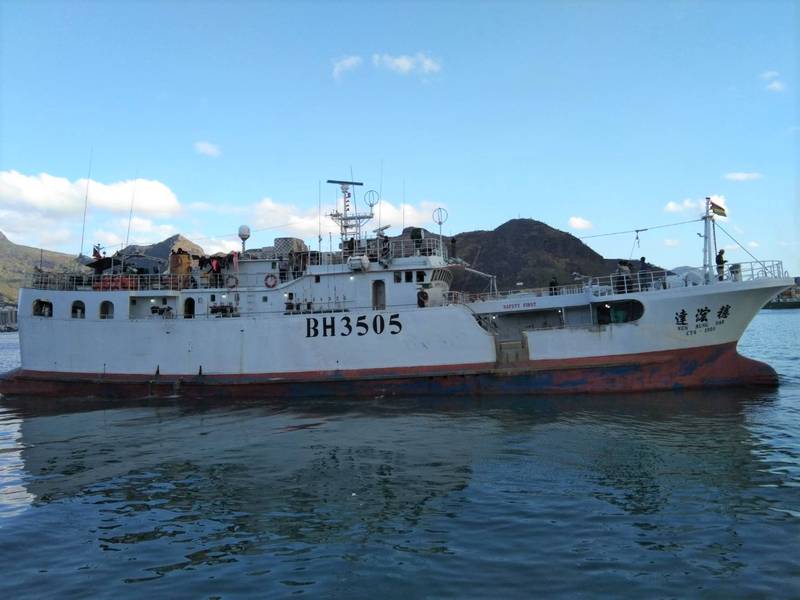 印度洋公海海上互助 「穩浤達」漁船馳援印尼籍遇險漁船 救起36名船員