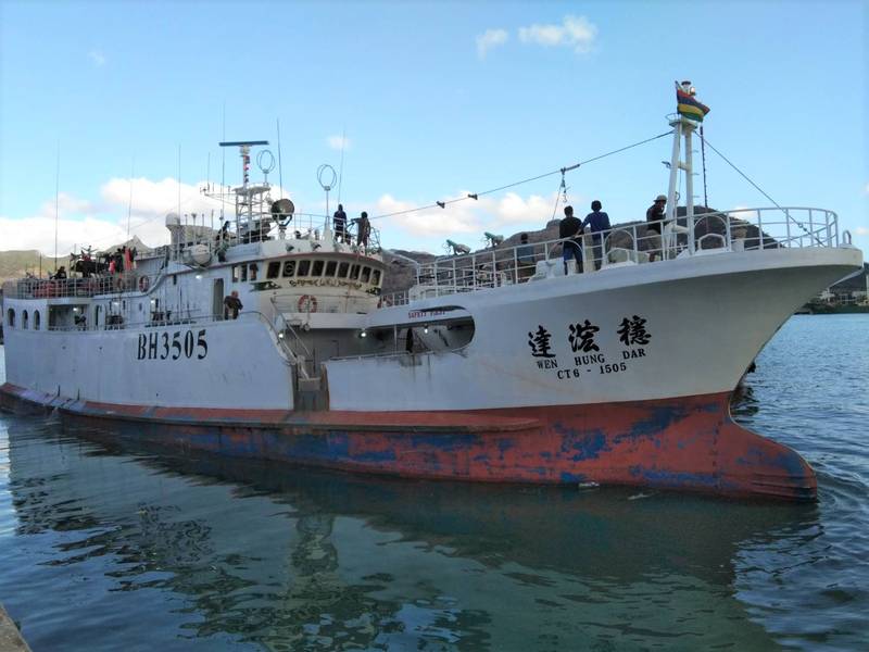 印度洋公海海上互助 「穩浤達」漁船馳援印尼籍遇險漁船 救起36名船員