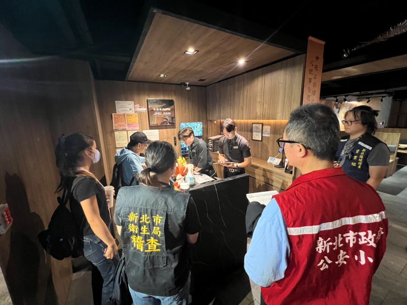 燒肉店火警爆隱患 新北鎖定近3年曾失火19家燒烤店全面稽查 45 《圖說》新北公安小組前往永和燒肉店執行稽查。〈消防局提供〉