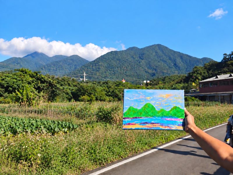 田園就是舞台、農村就是劇場 滬尾「土地生活節」10/4登場 40 《圖說》以自然田園與山景為創作素材,透過畫筆感受土地與自然之美。〈農業局提供〉