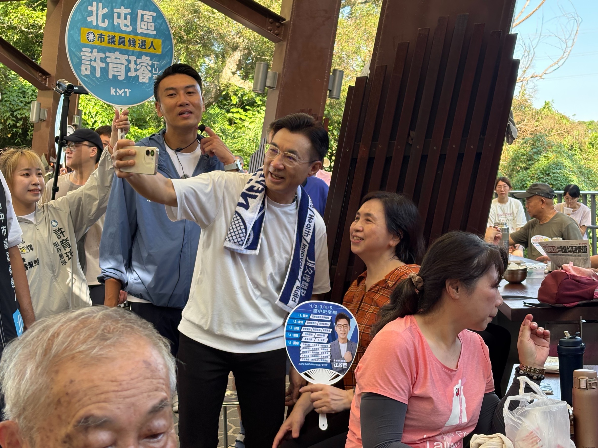 江啟臣率「台中隊」大坑健行人氣旺 宣示全面升級觀光硬體 34 S 16089123