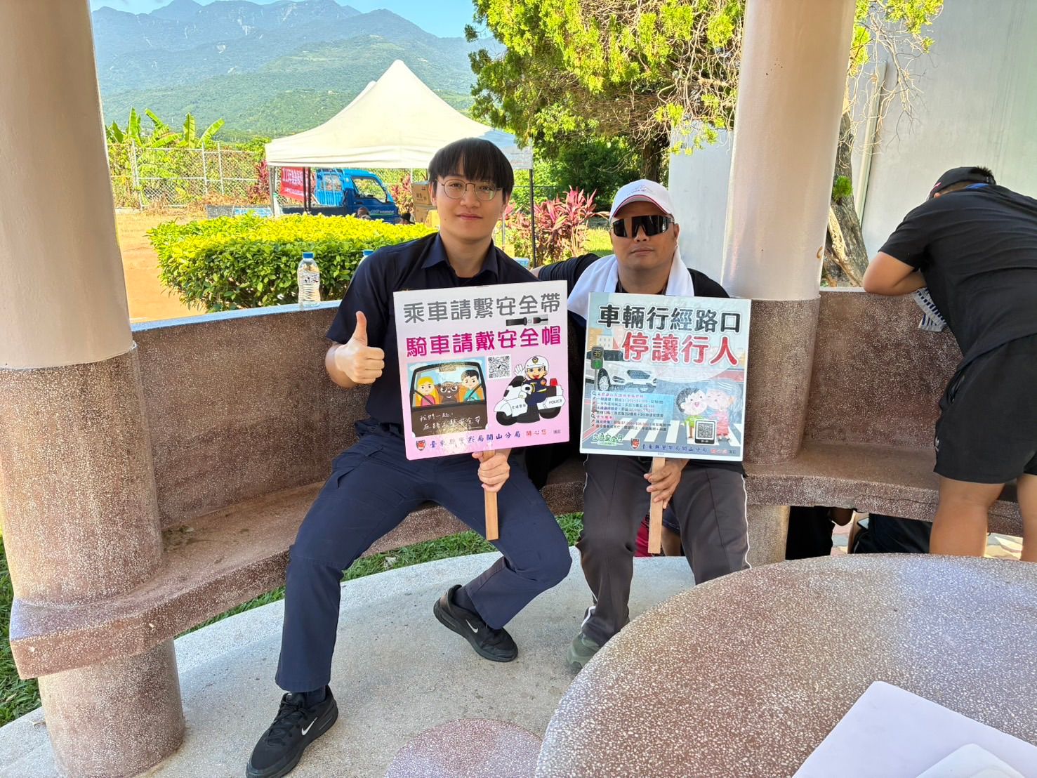 鸞山國小樂樂棒親子活動 關山警到場宣導交通安全與防詐