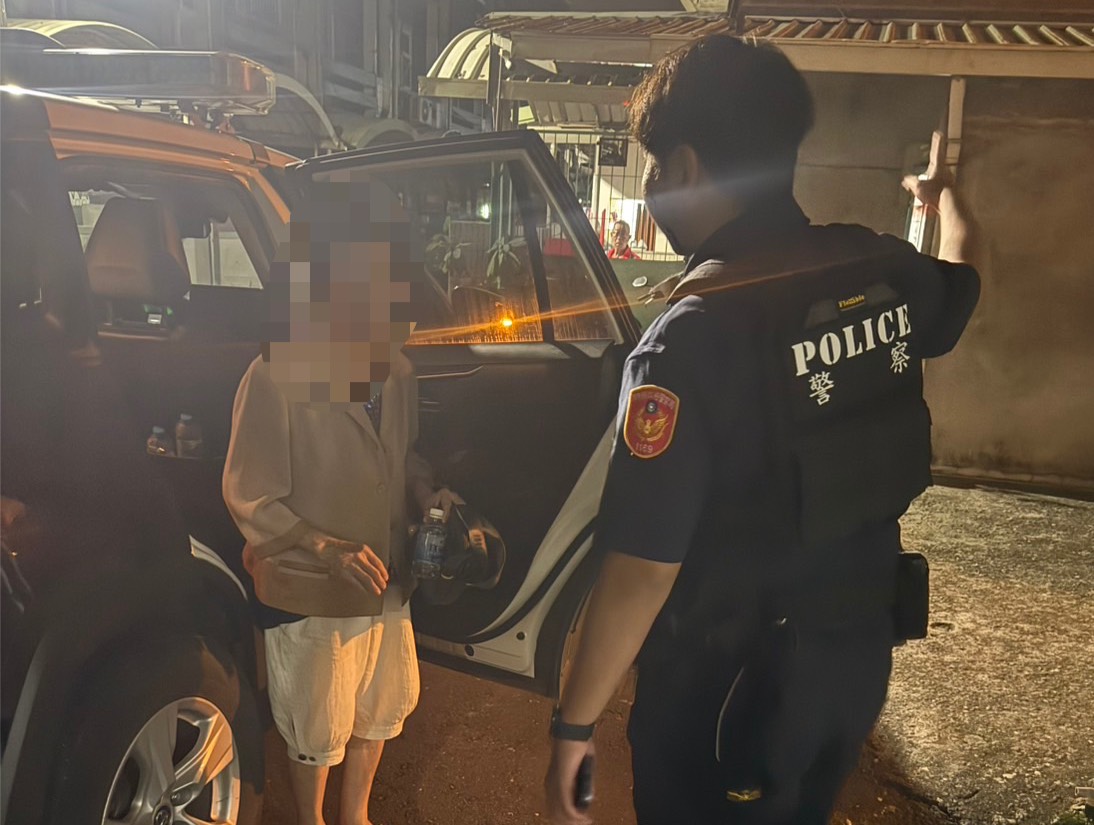 8旬婦逛西市場迷路 屏東警比對系統確認身分護送返家